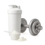 Suplementos deportivos, proteína y shaker para entrenamiento